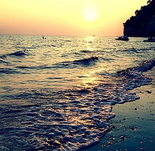 The Sani Jewels, Anna Villa