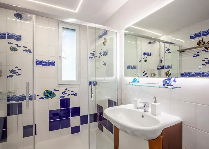 The Sani Jewels, Anna Villa